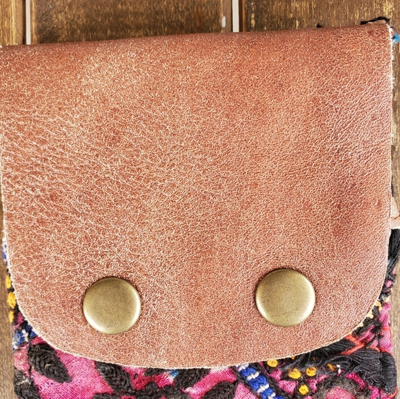 🆕️ Free People Boho Embroidered Banjara Wallet - Picture 6 of 8